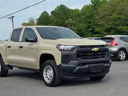 Used 2024 Chevrolet Colorado W/T image 6