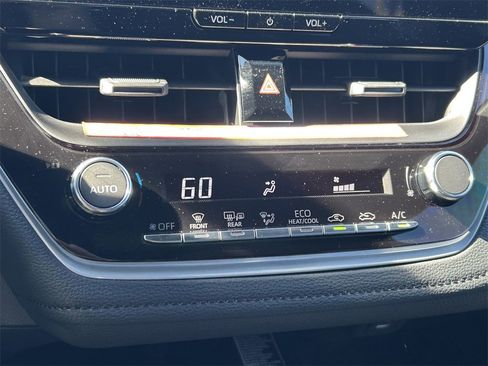 Used 2025 Toyota Corolla SE image 29