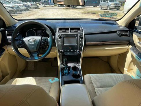 Used 2017 Toyota Camry LE FWD image 13