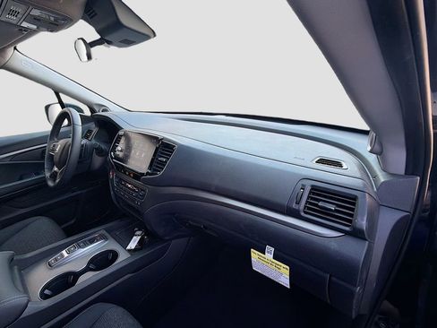 Used 2025 Honda Ridgeline Sport image 27