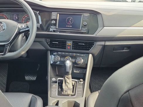 Used 2021 Volkswagen Jetta SE w/ SE Cold Weather Package FWD image 5