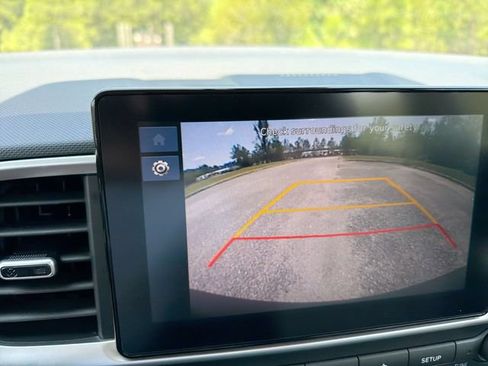 Used 2025 Hyundai Venue SEL FWD image 19
