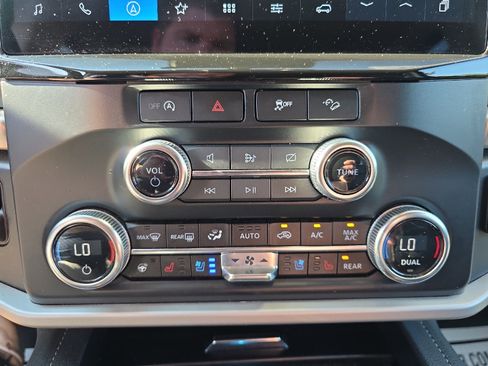 Used 2024 Ford Expedition Max XLT image 26