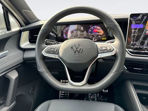 New 2026 Volkswagen Tiguan SE R-Line FWD image 11