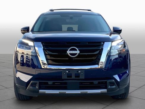 Used 2024 Nissan Pathfinder Platinum FWD image 4