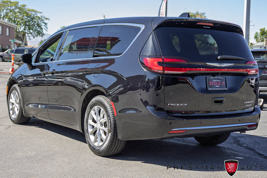 Used 2026 Chrysler Pacifica Limited FWD image 18