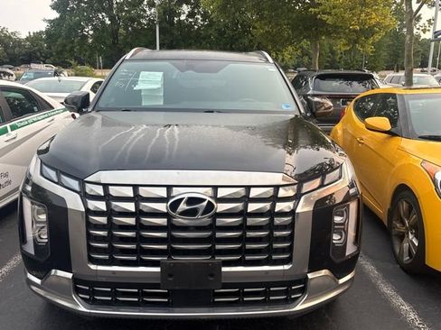Used 2023 Hyundai Palisade Calligraphy w/ Winter Package AWD/4WD image 3