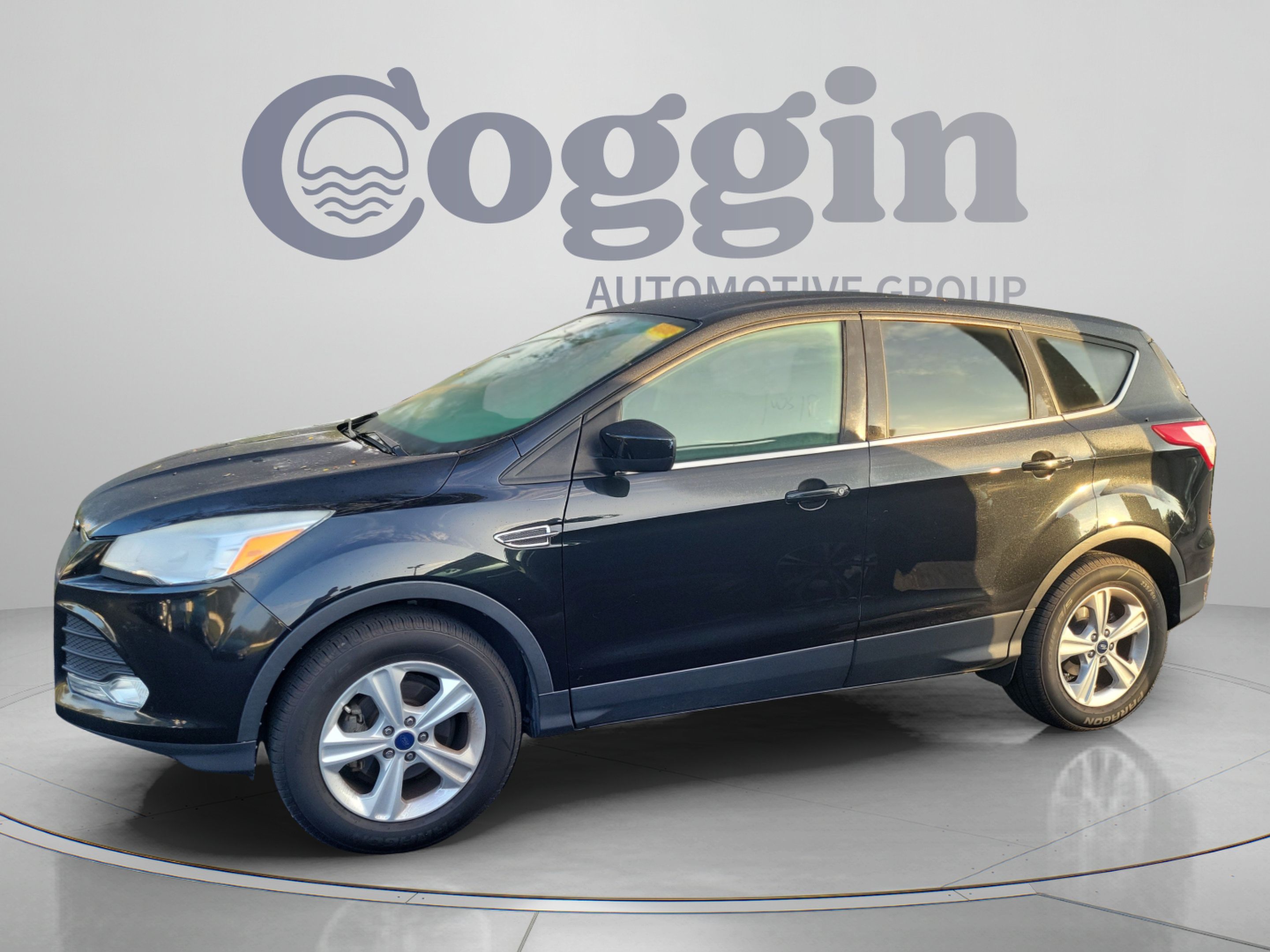 Used 2015 Ford Escape SE FWD image 2