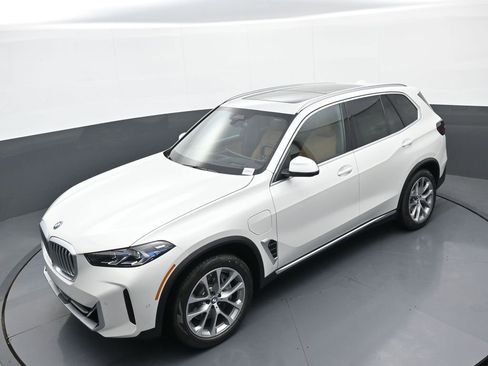 New 2026 BMW X5 xDrive50e image 33