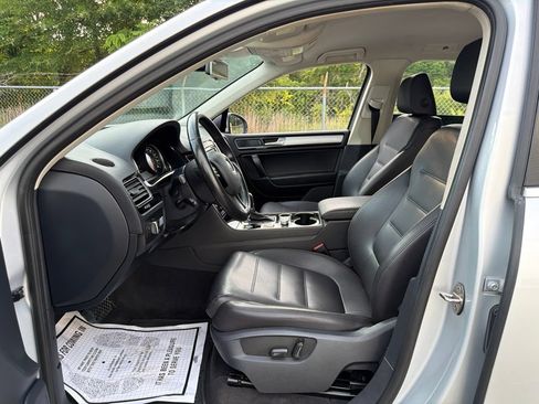 Used 2016 Volkswagen Touareg Sport AWD/4WD image 24