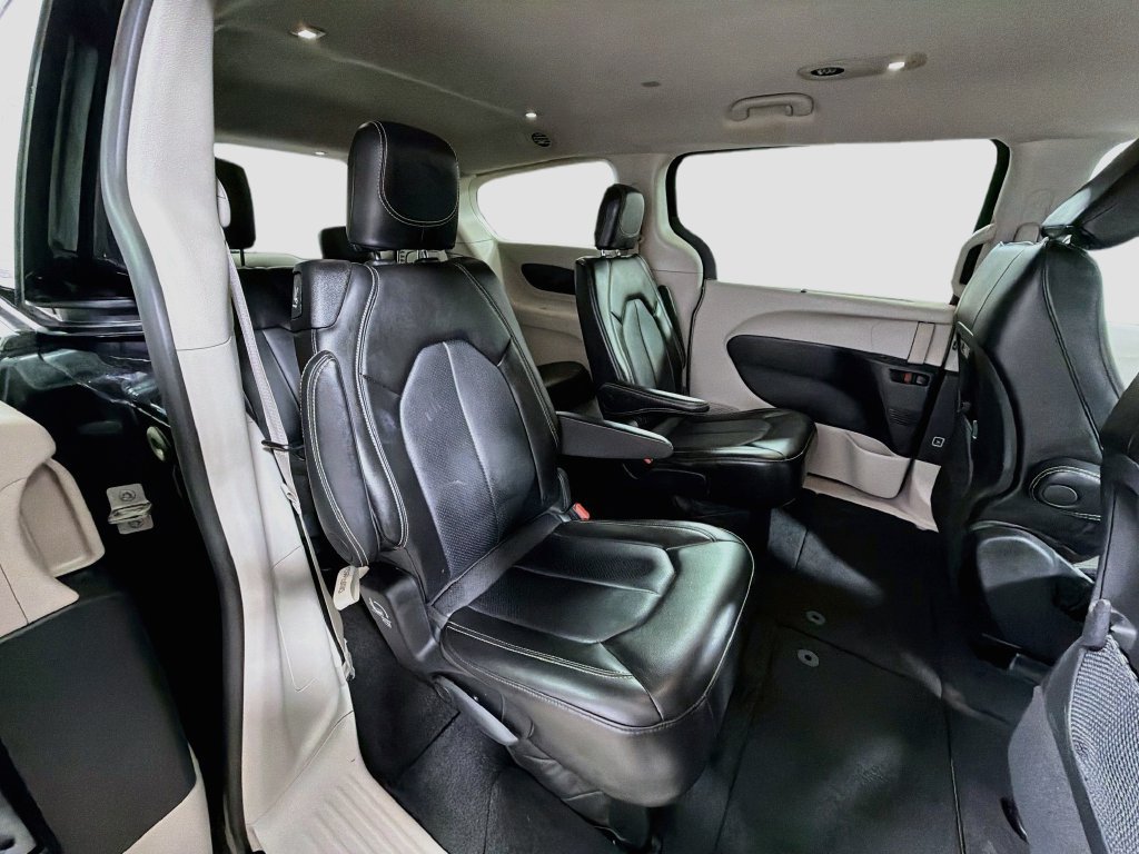 Used 2024 Chrysler Pacifica Touring-L FWD image 28