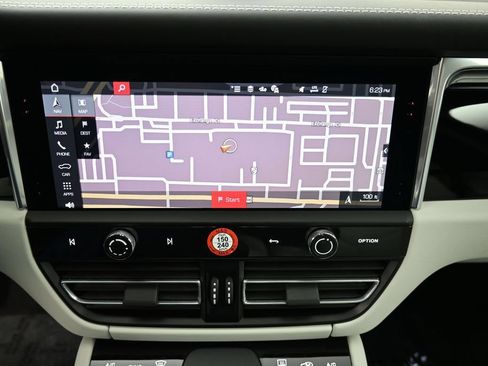 Certified 2025 Porsche Macan AWD/4WD image 21
