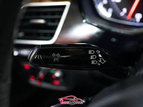 Used 2015 Audi A8 L 4.0T image 30