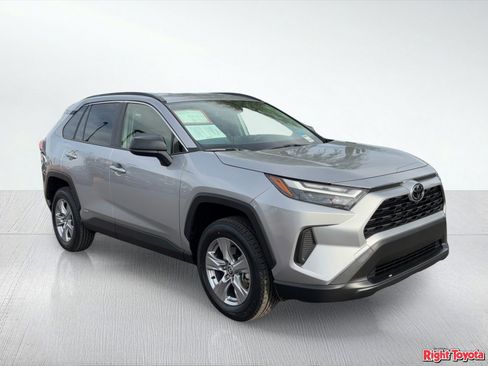 Certified 2025 Toyota RAV4 LE AWD/4WD image 8