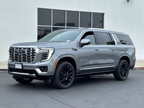 New 2026 GMC Yukon XL Denali w/ Denali Reserve Package AWD/4WD image 4