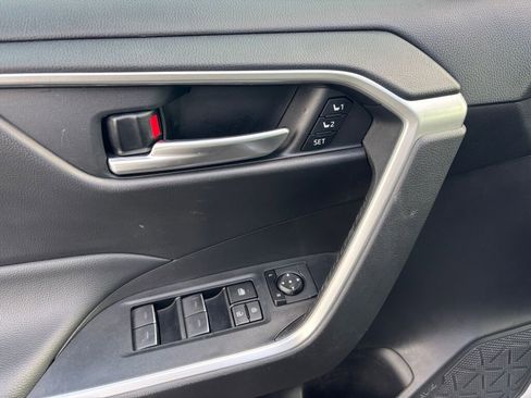 Used 2023 Toyota RAV4 XLE Premium image 18