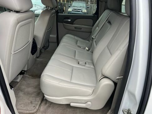 Used 2014 GMC Yukon XL SLT w/ SLT-2 Equipment Package image 2