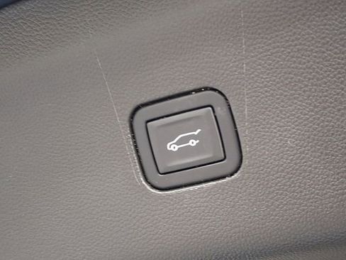 Used 2023 Buick Enclave Essence w/ Experience Buick Package image 31