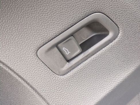 Used 2025 Volkswagen Atlas SEL Premium R-Line image 16