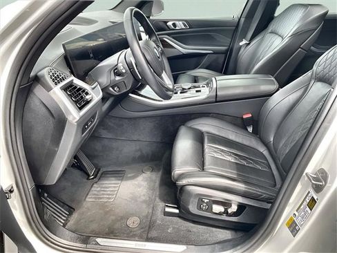 Used 2025 BMW X5 xDrive50e image 11