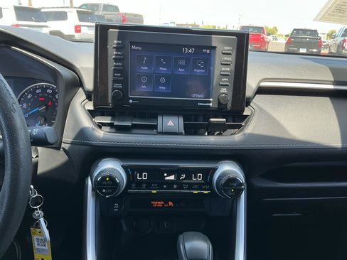 Used 2022 Toyota RAV4 LE AWD/4WD image 11