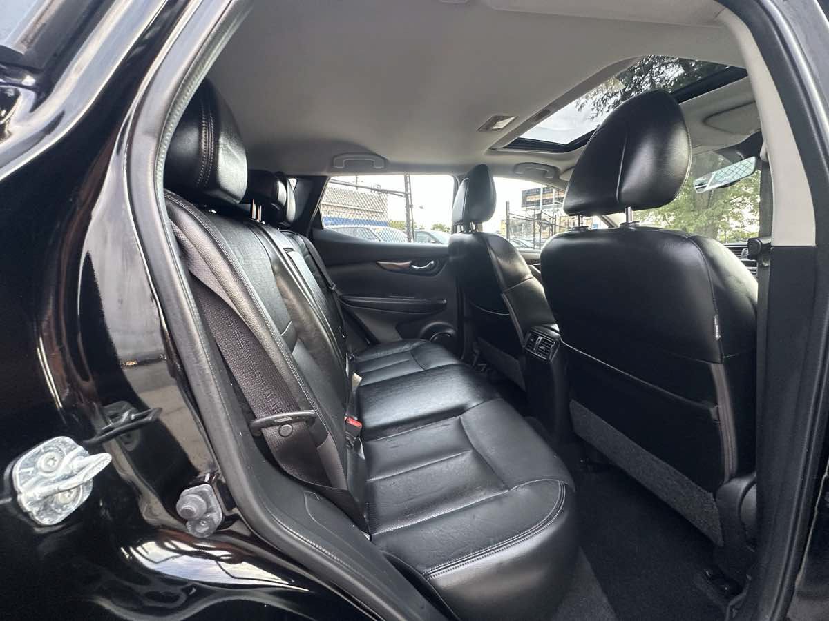 Used 2017 Nissan Rogue Sport SL w/ SL Premium Package AWD/4WD image 34