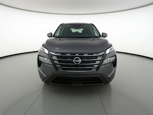 Used 2025 Nissan Rogue SV FWD image 2