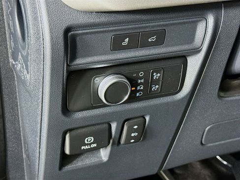 Used 2022 Ford Expedition XLT AWD/4WD image 12