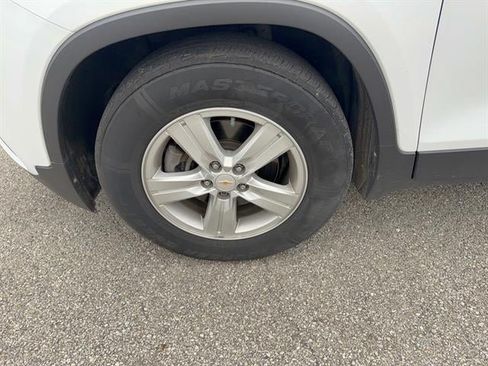 Used 2020 Chevrolet Trax LS w/ Tint and Cruise Package FWD image 10