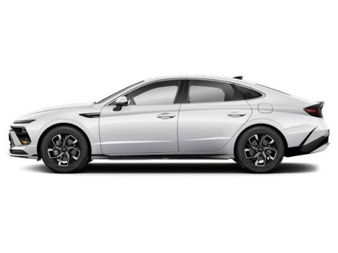 Used 2025 Hyundai Sonata SEL FWD image 2