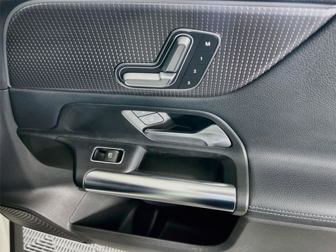 Certified 2021 Mercedes-Benz GLA 250 image 29