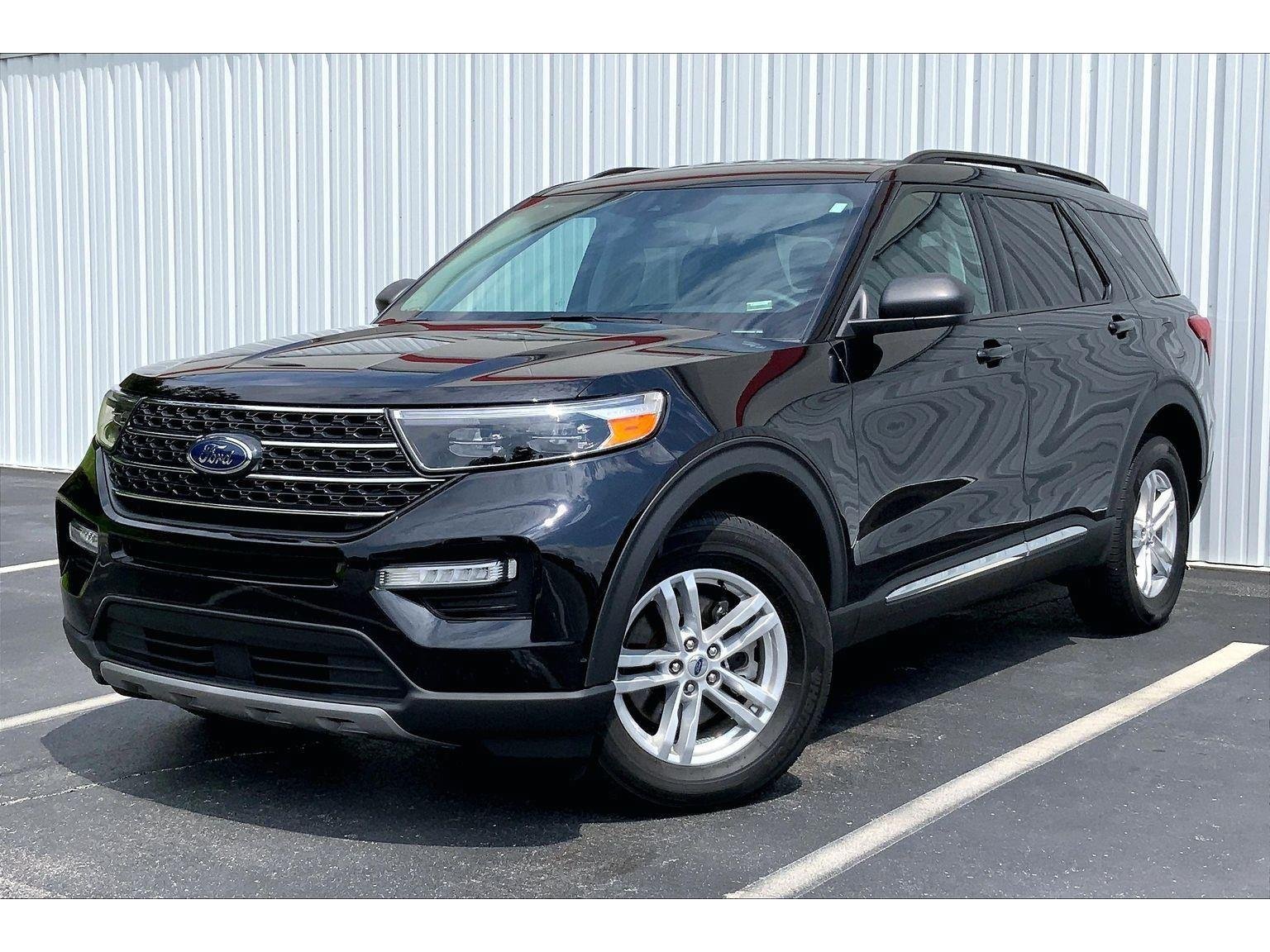 Used 2024 Ford Explorer XLT w/ Equipment Group 202A AWD/4WD image 1