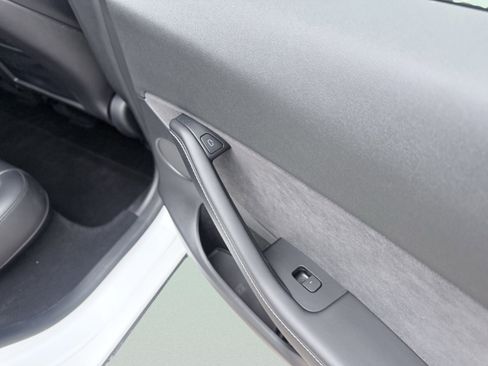 Used 2023 Tesla Model Y Long Range image 40