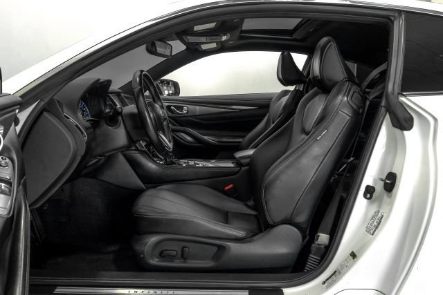 Used 2019 INFINITI Q60 3.0t Luxe RWD image 5