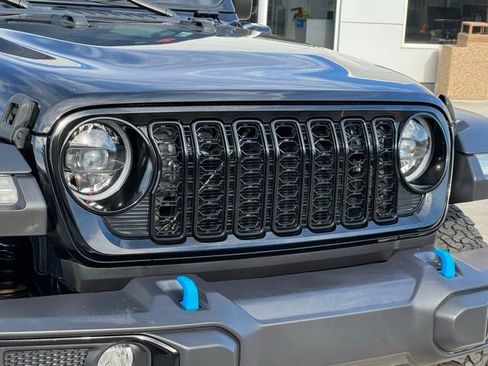 Used 2024 Jeep Wrangler Unlimited AWD/4WD image 9