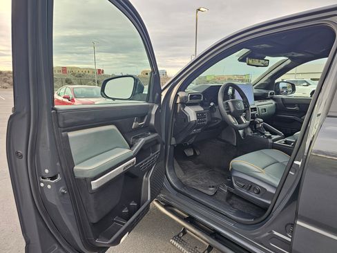 Used 2025 Toyota Tacoma Trailhunter HV image 18