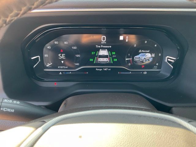 Used 2022 GMC Yukon Denali w/ Denali Premium Package AWD/4WD image 11