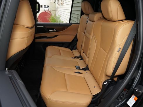 Used 2026 Lexus LX 700h Luxury image 24