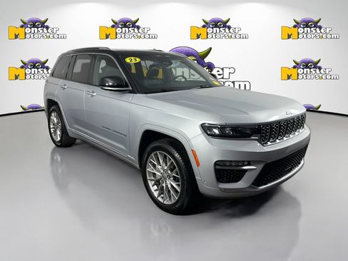 Used 2023 Jeep Grand Cherokee Summit AWD/4WD image 3