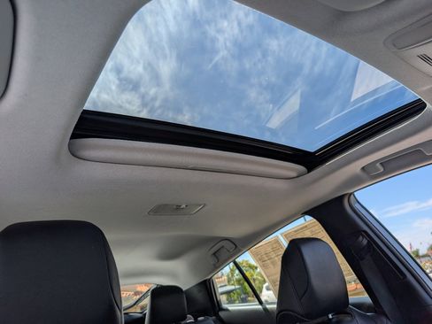 Used 2017 Toyota Prius Four w/ Premium Convenience Package FWD image 3