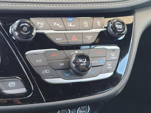 New 2025 Chrysler Pacifica Select FWD image 29