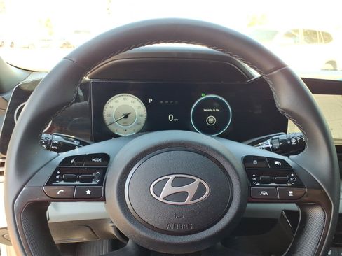 Certified 2025 Hyundai Elantra Limited FWD image 20