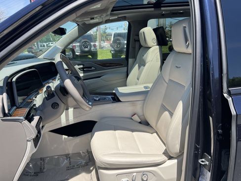 Used 2024 Cadillac Escalade Sport Platinum AWD/4WD image 13
