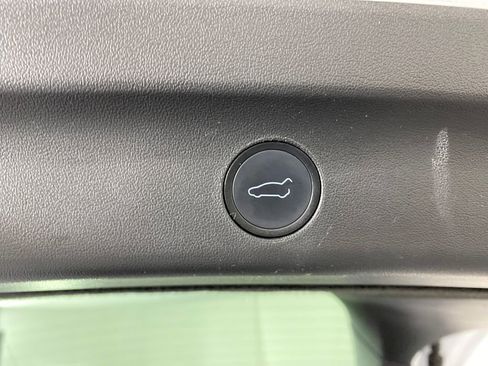 Used 2022 Tesla Model Y Long Range image 26