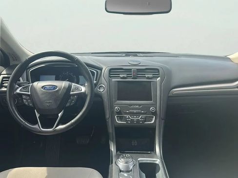 Used 2020 Ford Fusion SE w/ Equipment Group 151A FWD image 12