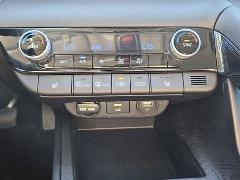Used 2023 Hyundai Elantra Blue image 10