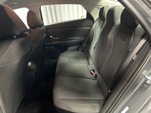 Used 2025 Hyundai Elantra SE image 20