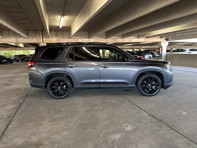 Certified 2025 Honda Pilot Black Edition image 4