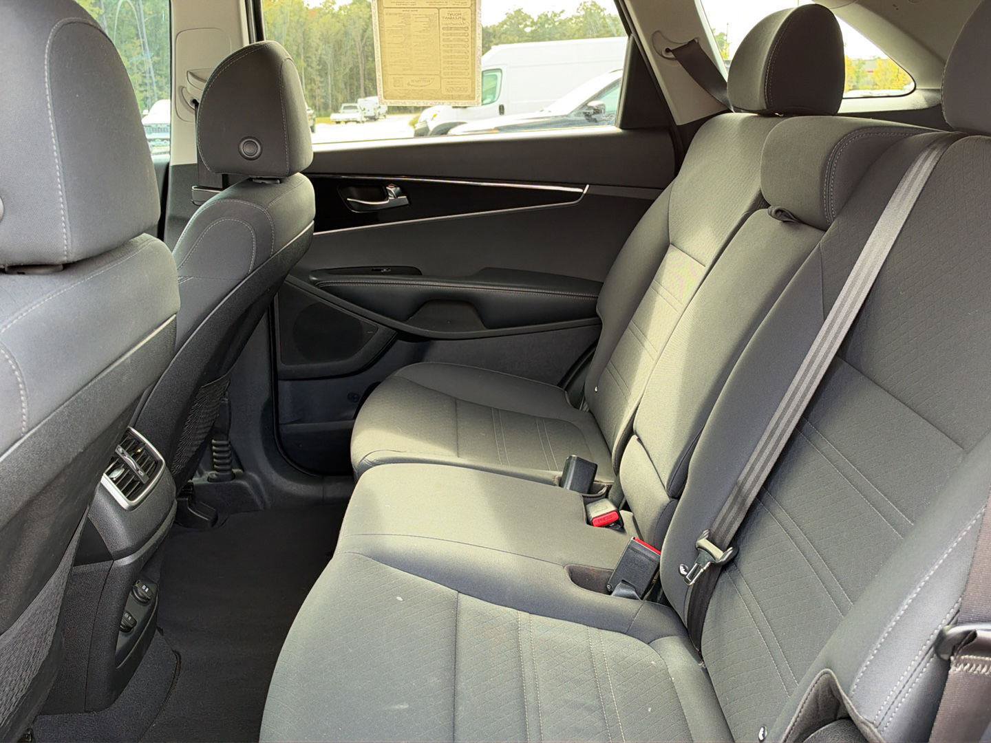 Used 2020 Kia Sorento LX FWD image 32