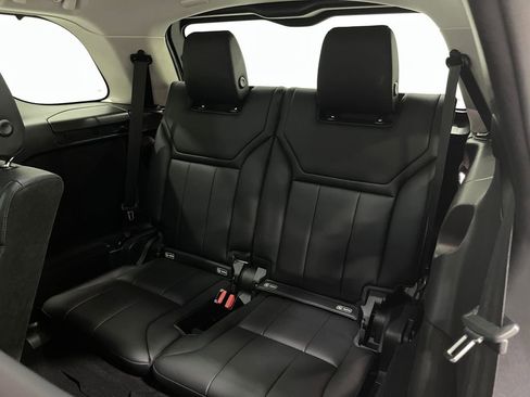 Used 2017 Land Rover Discovery SE image 31